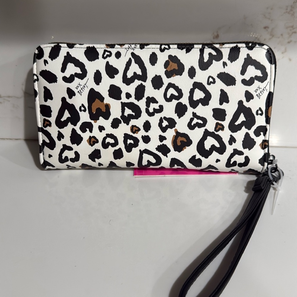Betsey Johnson Leopard Heart Print Wallet Wristlet - Picture 4 of 6